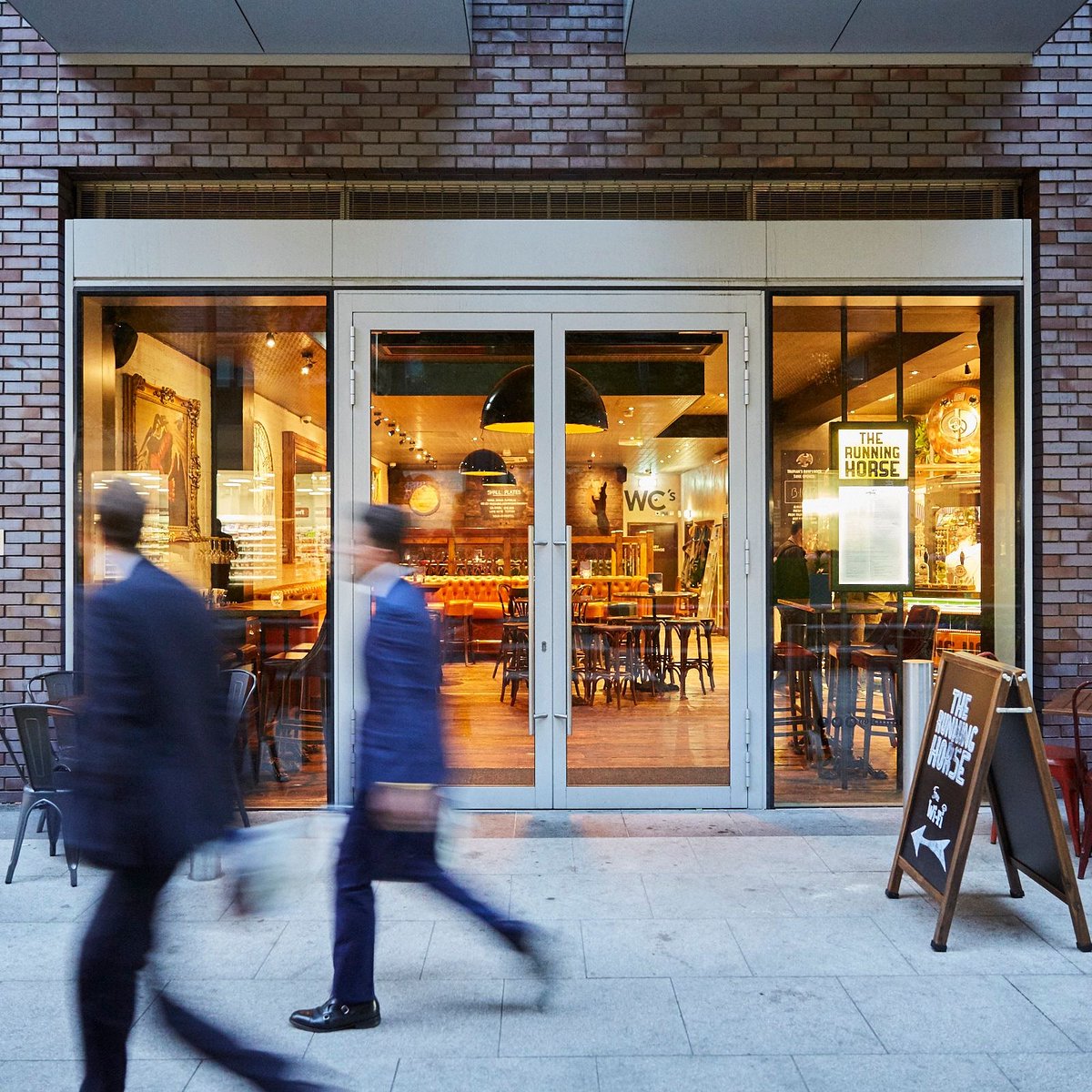 runninghorseAld's tweet photo. Before having to close our doors once again from tomorrow we would love to welcome you to The Running Horse today for some fresh beer, delicious food and warming mulled wine! https://t.co/JGPJnlFXND