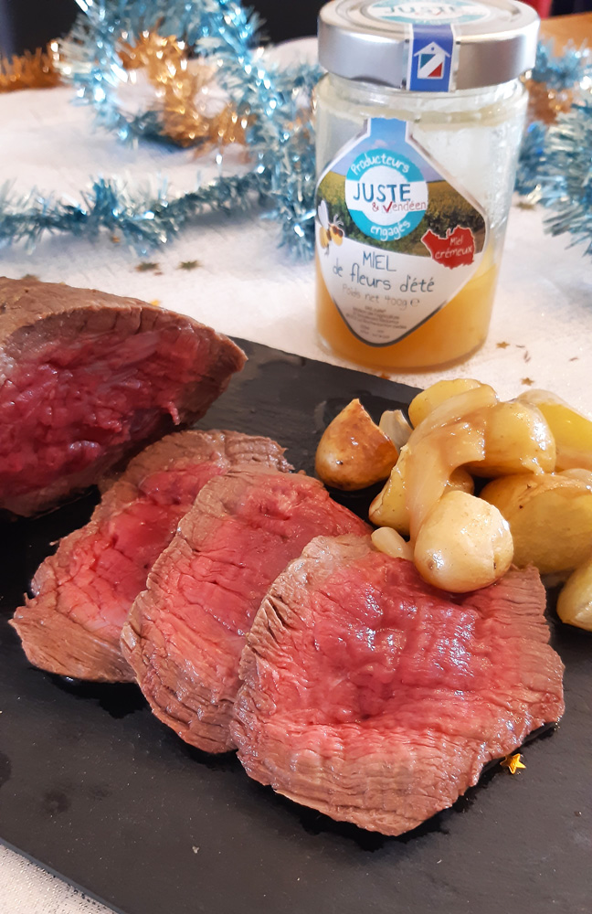 JusteEtVendeen's tweet photo. #JusteBon spécial fêtes 🎄🎉
Chose promise, chose due...
On vous dévoile la recette du rôti de bœuf @VendeeQualite laqué au miel #justeetvendeen de l'association charolais Label rouge 🤤
#recette #noel2020 #produitslocaux #agriculturefrançaise
➡️https://t.co/lLsznSX7VY https://t.co/ADbgchS9LT