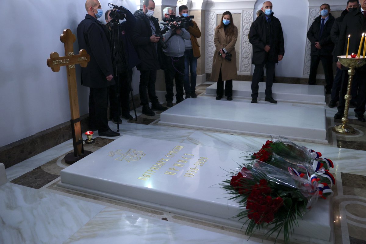 mfa_russia's tweet image. 🇷🇺🇷🇸 Russian Foreign Minister Sergey #Lavrov laid flowers at the tomb of Serbian Patriarch Irinej, who has recently passed away 🕯 #RussiaSerbia #RepublikaSrpska #Balkans