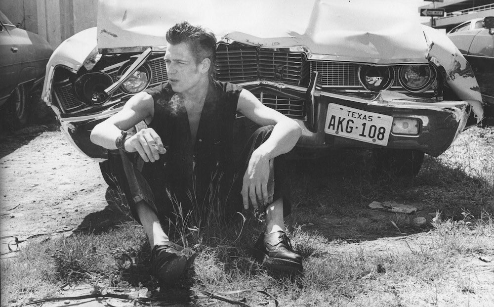 TheClash's tweet photo. Paul Simonon - born on the 15th December 1955. 

📸© Pennie Smith #PaulSimonon https://t.co/kpzBb5nLbF