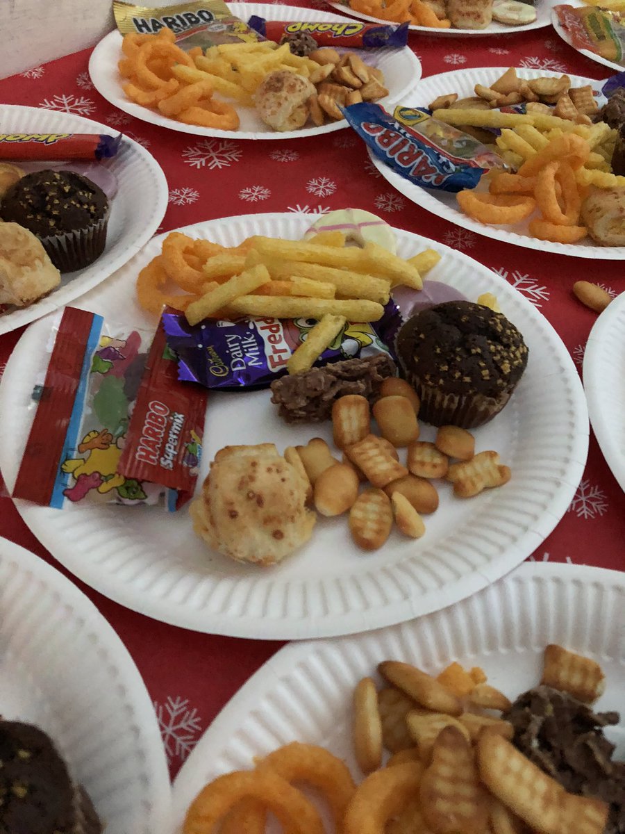 Year 1 Christmas party is going down well! Merry Christmas! <a href="/ParklandsLeeds/">Parklands Primary</a> <a href="/chrisdysonHT/">Chris Dyson FCCT</a> <a href="/Miss_FAhmed/">Fareeda</a> <a href="/Rooprai_/">ravinder rooprai</a> 🎉🎅🏼🎄