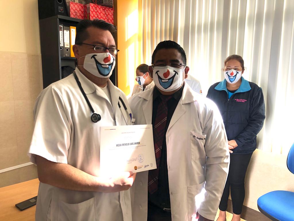 SaludImbabura's tweet photo. #Tulcán | [AHORA] Autoridades del hospital Luis G. Dávila, liderado por  Andrés Puetate, realiza agradecimiento y entrega de reconocimiento al personal del servicio de pediatría, por el compromiso y vocación que demostraron al enfrentar la pandemia por COVID-19 #YoSoyMS https://t.co/a2T8YBJhiJ