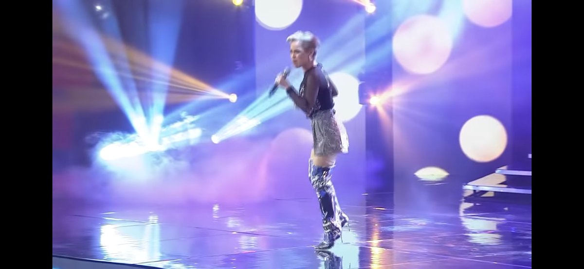 NinaHolmes22's tweet photo. Bakit kaya ganon may patalon-talon pako sa stage eh narealize ko love song naman pala kinakanta ko😆😆😆 Kidding aside pag galing sa puso mo at masaya ka sa ginagawa mo maganda ang kalalabasan. ❤️
#niñaholmes #rockmama #THECLASHback #TheClash #TheseDreams https://t.co/JuWMETVsLX