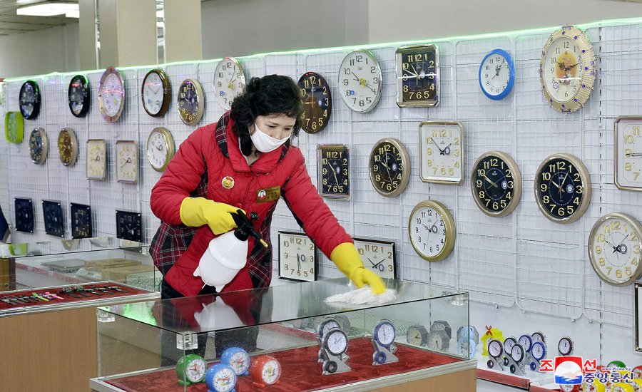 Os locais públicos foram desinfetados constantemente.