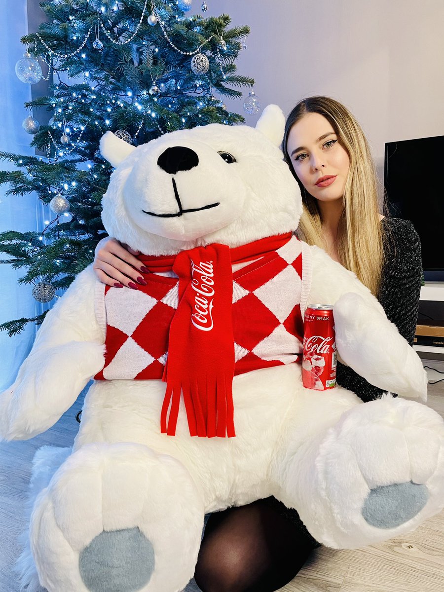 karinapochwala's tweet photo. Zrobiłam kampanie dla CocaCola /
Jestem tak szczęśliwa ❤️ https://t.co/QuZ91B7jV4