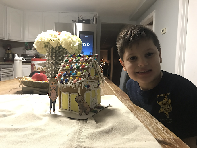 MissMcKeownA4's tweet photo. Bruno let #FlatMsMcKeown and #FlatPenny join him as he built a Gingerbread House! Thanks for letting us watch, Bruno! That house looks like the perfect size for us! ๐๐ https://t.co/hM3DlQ9Vz8