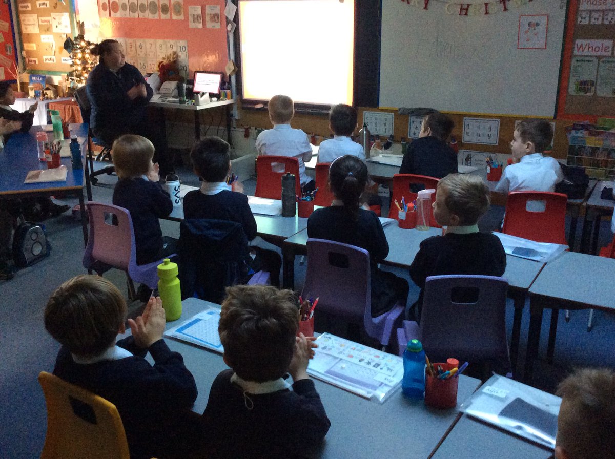 StMartins4to11's tweet photo. Class 7 enjoying the carol service and joining in using non-verbal techniques.
#KS1 #ThirdWeekOfAdvent #Christmas https://t.co/TfjiSPdFXf