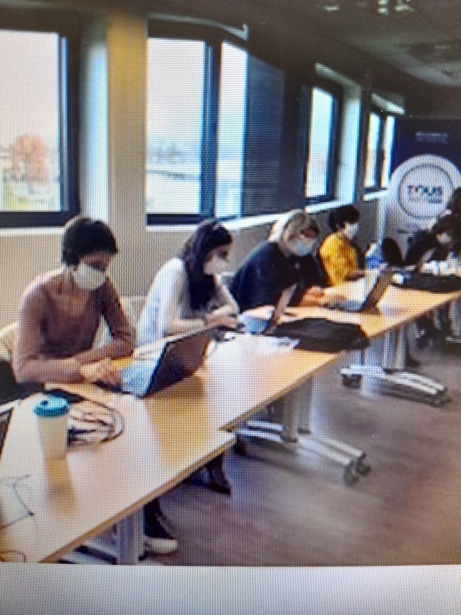 NadineBoucher1's tweet photo. L'équipe entreprise #poleemploi du bassin de #Pau  &amp; les conseillers de l'équipe #mrs s acculture à  #IA et  teste #plusvalue de données sur l'attractivité prédictive d'une #offredemploi afin d'optimiser #satisfaction des usagers : employeurs et chercheurs d'emploi. https://t.co/y2qhnEu5b9