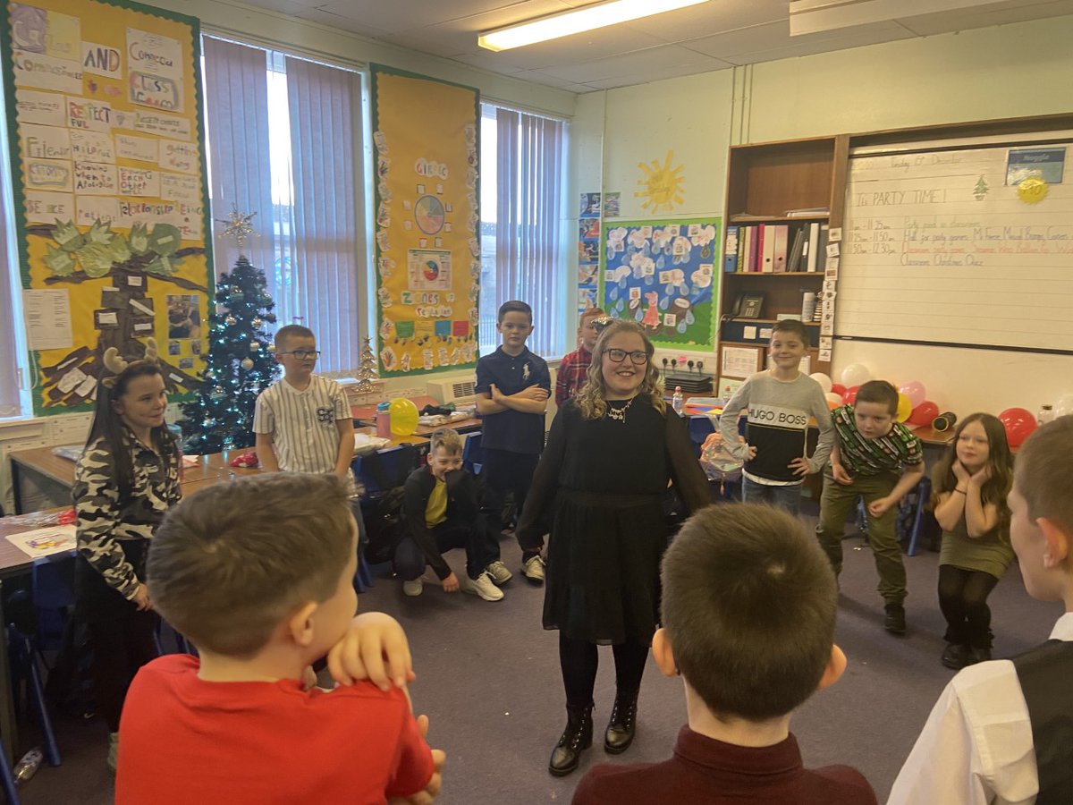 whitdale_ps's tweet photo. Christmas party fun in P5D #WinkingSanta #fun #friends https://t.co/wX18rLSC8Y