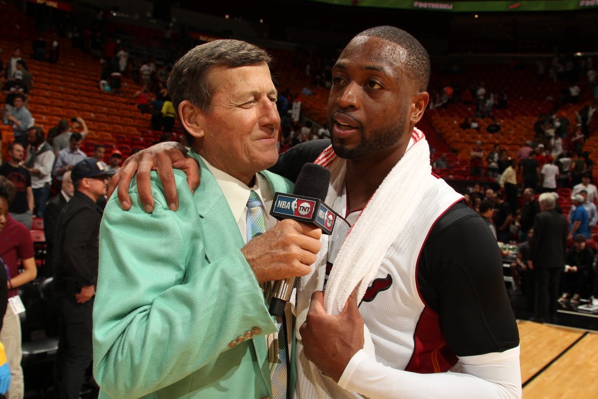 BleacherReport's tweet photo. Four years ago today we lost the legend, Craig Sager 🙏

He was one of a kind #SagerStrong https://t.co/KM5swNEF6Z