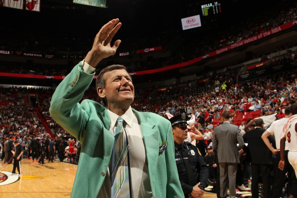 BleacherReport's tweet photo. Four years ago today we lost the legend, Craig Sager 🙏

He was one of a kind #SagerStrong https://t.co/KM5swNEF6Z