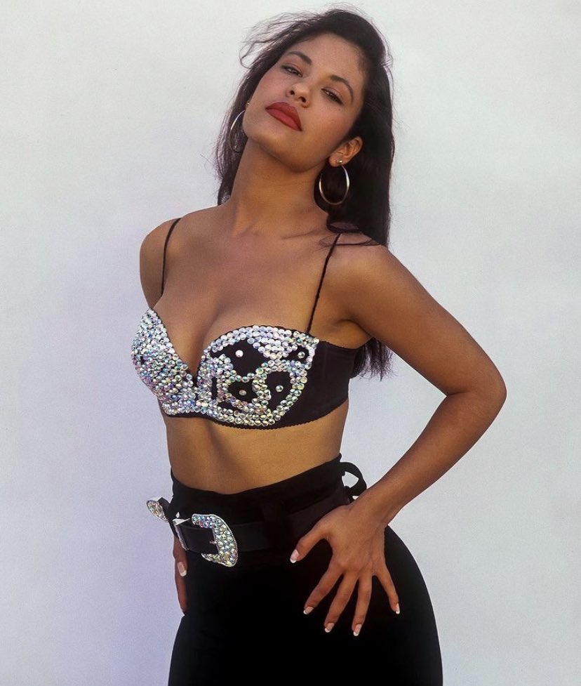 RT @dreamsofgold__: Selena Quintanilla photographed by John Dyer — 1992 https://t.co/BRAjchSOtG