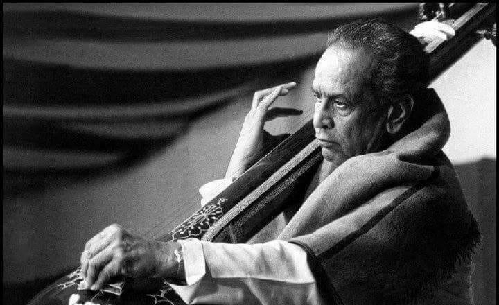 11/n #GandharvaDarshan  #गंधर्वदर्शनहवाई गंधर्व* Pt.  #BhimsenJoshi ji ( 4 Feb 1922 – 24 Jan 2011)* Referred by his close friends as he used to travel a lot by plane in those days.