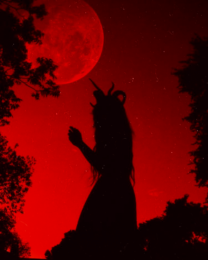 IglesiadeSatan's tweet photo. Todos somos como la Luna.
Todos tenemos un lado oscuro. https://t.co/IvWZFCIu3i