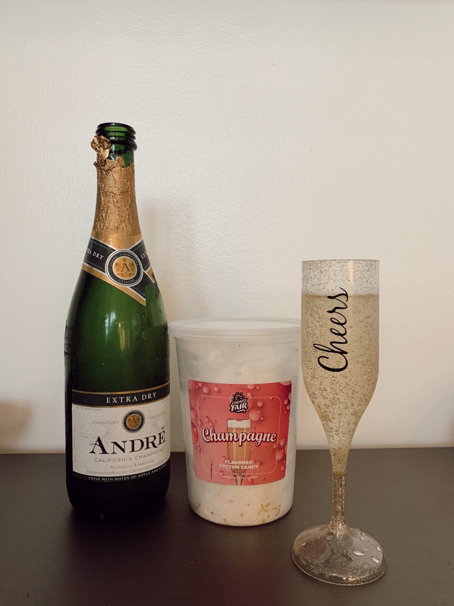 mcjakcandy's tweet photo. If you wanna be a great host for your New Years Eve Party then you'll need to have our Champagne Cotton Candy 🤩

#NewYearsEve #champagne #cottoncandy https://t.co/PHfnVWfcw3