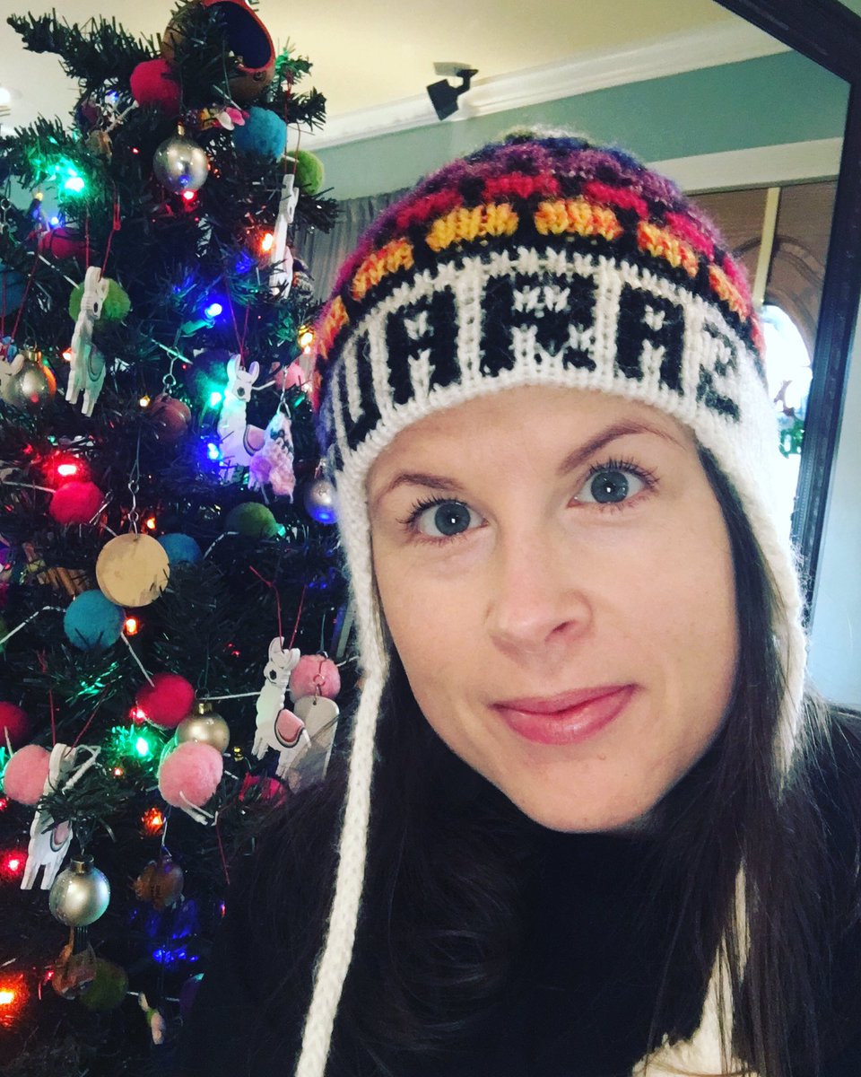 Día 2 de la semana de espíritu virtual de <a href="/Park_View_HS/">PVHS</a> - día del sombrero. El pronóstico del tiempo dice que mañana recibimos 3-5” de nieve entonces llevo puesto mi chulllo peruano para mandar las vibras de mucha nieve. ¡Quiero un día de nieve! 🧢👒🎩🇵🇪🦙🎄❄️🌨⛄️☃️ <a href="/parkviewsca/">Park View SCA</a>