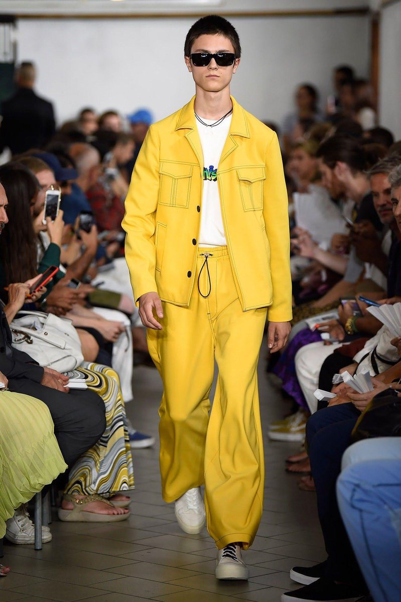 francolagosr's tweet photo. TOTAL YELLOW ☀️ Ayer vimos como Pantone definió el #amarillo como uno de los colores 2021, ahora te mostramos diversas opciones para vivir el #color del sol de pies a cabeza 👈🏻
#fashionmen #federicl #modachile #modamasculina https://t.co/qvjZFAaWk7