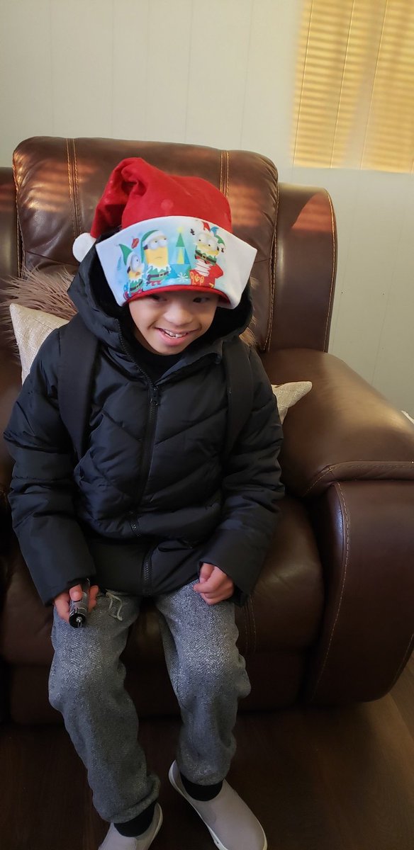 Secod day Holyday virtual spirit week! of school hat and sock day <a href="/MorganElementa2/">Frank Morgan Elementary</a> <a href="/uncgrl02/">Dr. Stephanie Sanders</a>  <a href="/McNeil365/">Ross McNeil</a> #MrsRobbinsclass😍💛💛💛💛💙💙💙