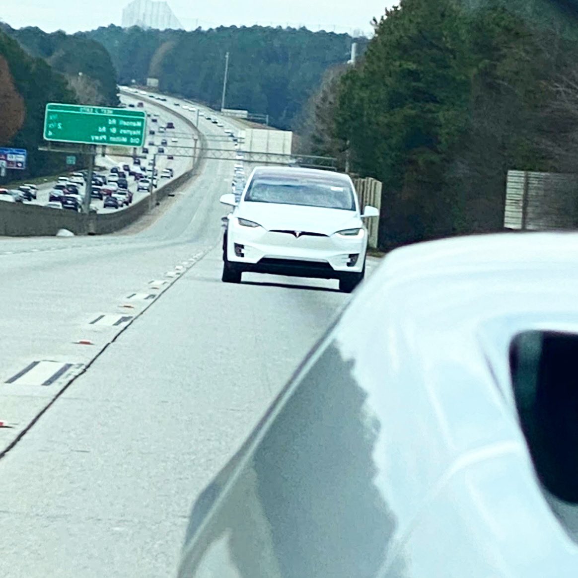Milesthrutime's tweet photo. Thereโs a world record of @Tesla heading south on Georgia 400 to raise funds for @OURrescue from the view of the lead car an 08 Roadster followed by @TheRayHighway Model X. @TeslaAtlanta @TeslaTn #teslarecord #teslaprade https://t.co/MzFxNaG8os
