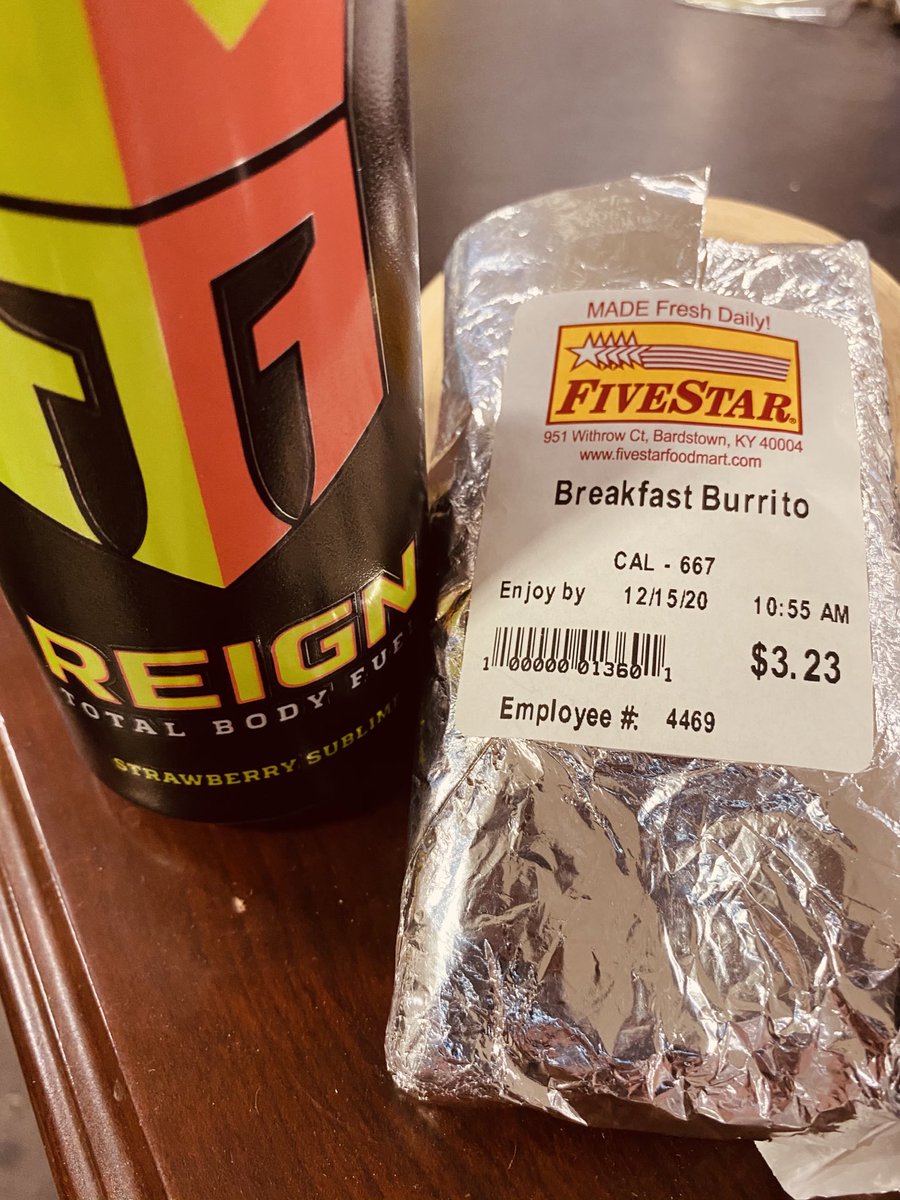MattyDaddyX's tweet photo. When your running 🏃♂️ late to work @CorvinsFAF & have to settle for a expensive ass Breakfast Burrito 🌯 and a yumyum @DrinkReign @FantasyAffairFF #Tuesday #StrawberrySublime https://t.co/8Gpzl3jMAE