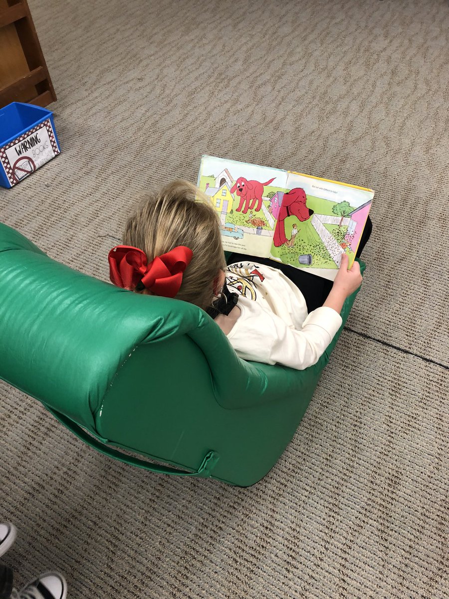 1stWithMsArick's tweet photo. Our favorite day - LIBRARY DAY! 📚We love getting to find our own books to read! https://t.co/6Yn67gzwOR