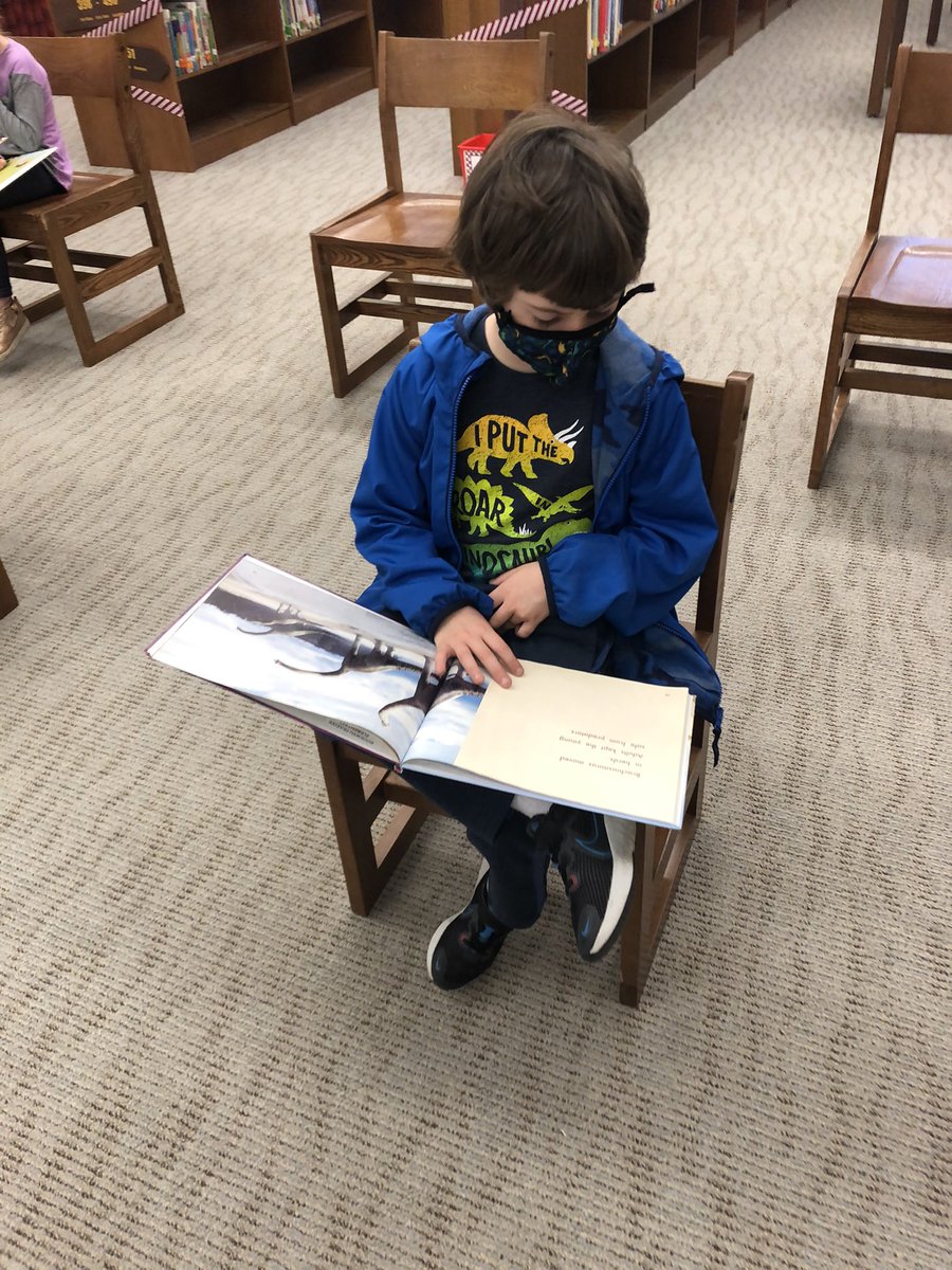 1stWithMsArick's tweet photo. Our favorite day - LIBRARY DAY! 📚We love getting to find our own books to read! https://t.co/6Yn67gzwOR