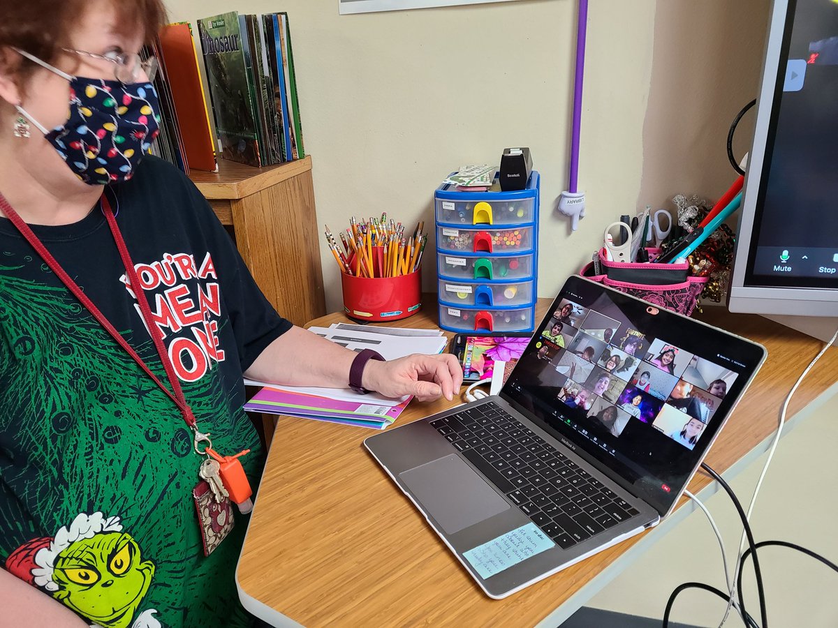 robertsonfr1's tweet photo. @LakesideReads Thank you for connecting our virtual and f2f learners for hour of code this morning❤❤ @jesshansen17 @SmithM4D https://t.co/QKw8aqegt5
