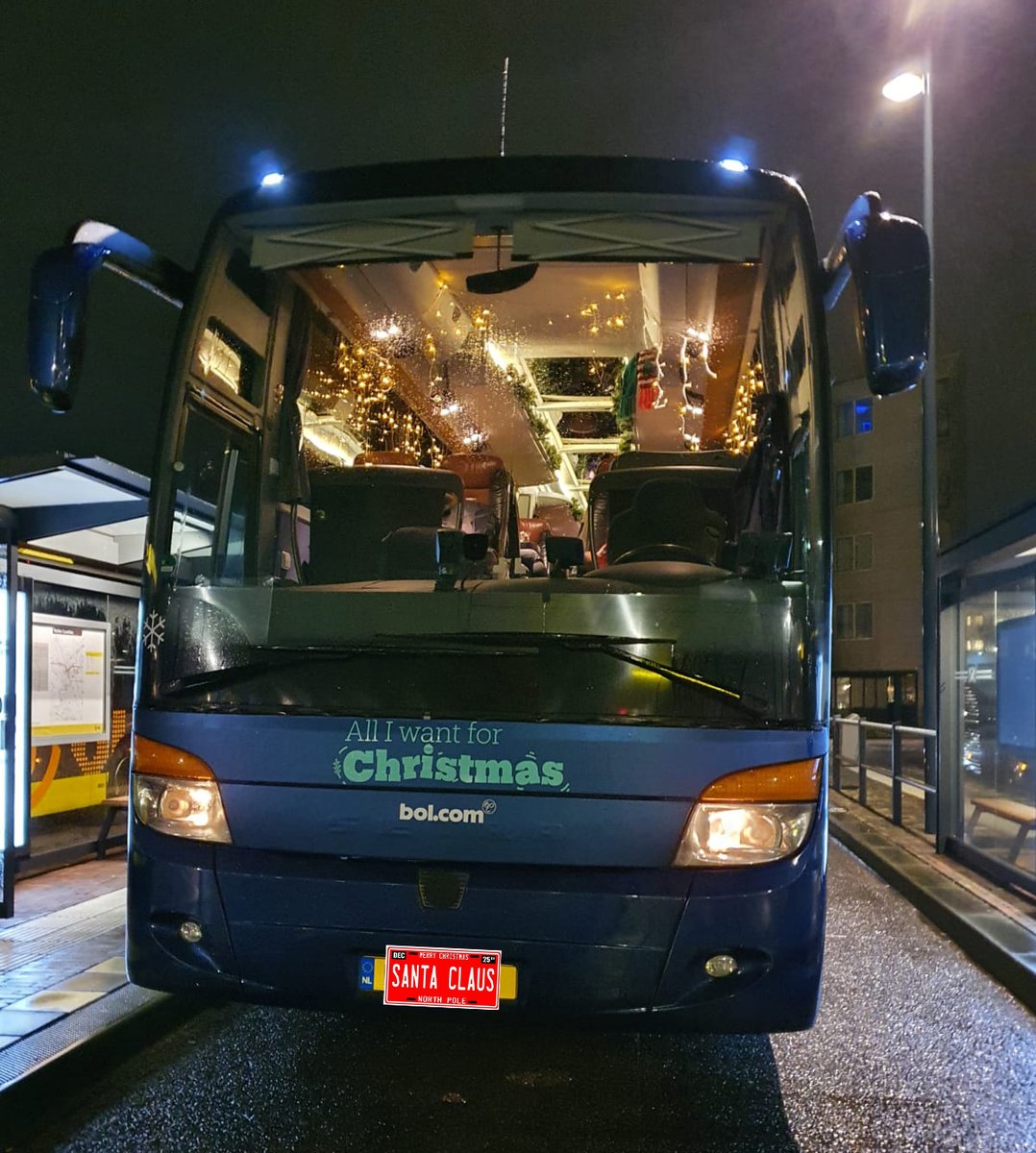 Op vrijdag 11 december reden wij een opdracht met medewerkers van <a href="/bol_com/">bol</a> waarvoor onze VIP touringcar geheel in kerstsfeer was omgetoverd. Een ludieke actie met de 'All I want for Christmas bus' die collega's weer bij elkaar bracht.