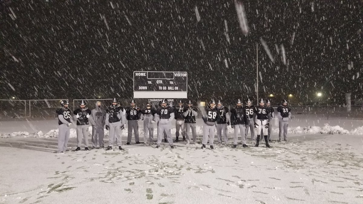RandallFootball's tweet photo. 6:30 am Practice in the snow this morning.  Love playoff Football in the Panhandle.
#FOE2020  #ToughPeopleWin https://t.co/ucXKEONjUR