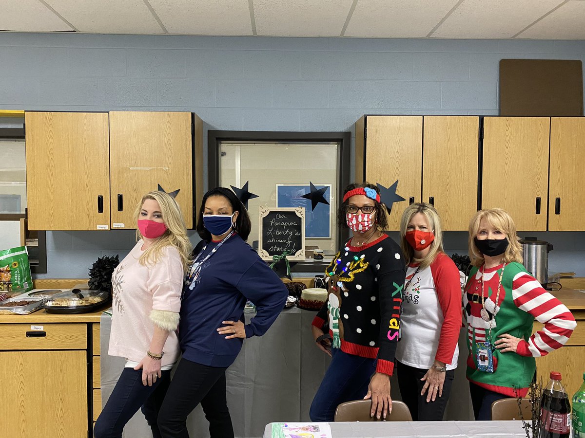 AmyPattonLES's tweet photo. We are tremendously grateful for our @fssdLES Paraprofessionals! They take such good care of our little and big lions! #PropsToOurParas #Grateful #LotsOfSnacks β€οΈπ¦π https://t.co/IleLdLtDO3