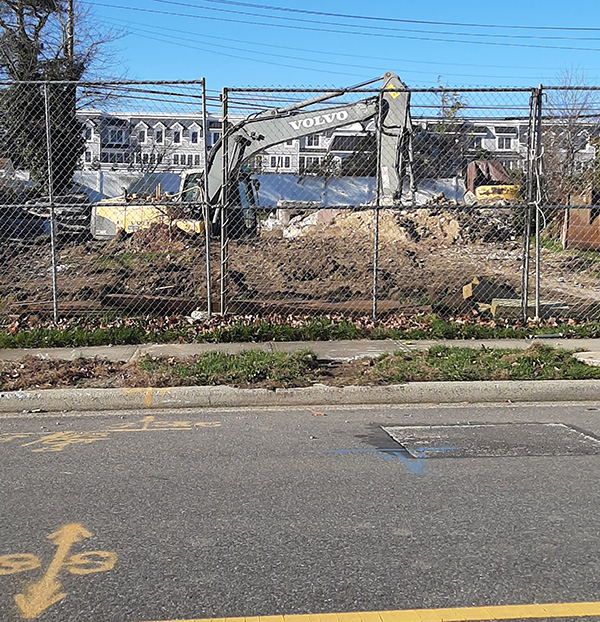 NewYork811's tweet photo. Growing communities are happening all over on #LI. In #Jericho, we see experienced #excavators have #Contacted811 and are using #markouts when building new homes in the area, helping to prevent damages in the community. #NewYork811 https://t.co/yKfVPoQW5e