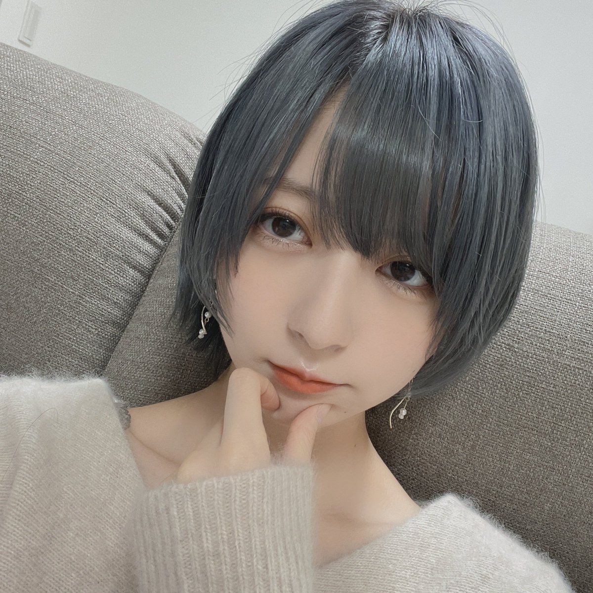 こばしり ネイビーにしてから日々 髪色が変わってくけど先週末の髪色が最高に良い感じだった この色 味維持したかったけどまた色抜けて 今はシルバーっぽくなっていってる ネイビーにすると日々楽しい 色似てる こばしり ネイビーにしてから日々 髪色が変わってくけど先週末の髪色が最高に良い感じだった この色 味維持したかったけどまた色抜けて 今はシルバーっぽくなっていってる ネイビーにすると日々楽しい 色似てる