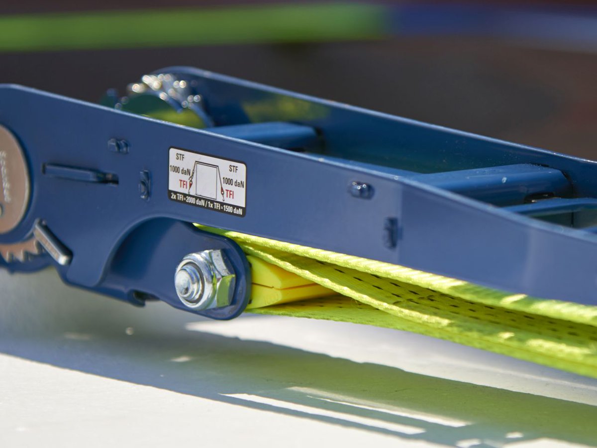 Perfekte #Ladungssicherung braucht keine teuren Messinstrumente. Der #Tension Force Indicator (TFI) von SpanSet zeigt an, wenn beim #Zurren die richtige #Vorspannkraft erreicht ist. Genaueres dazu gibt es hier.
hier: ow.ly/3HLZ50CLRwT