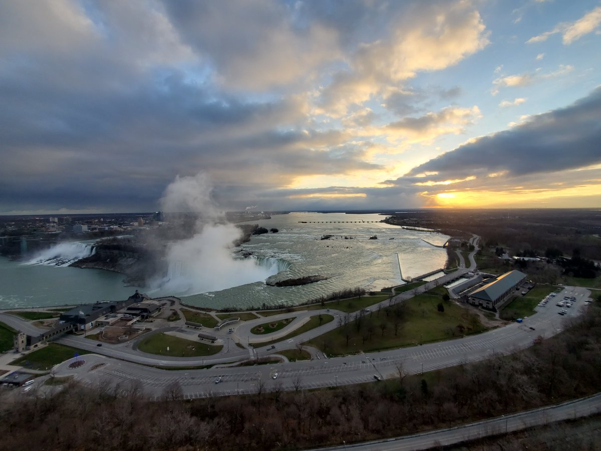 Good Morning for Tuesday December 15th, 2020 from the rooftop of <a href="/MarriottFalls/">MarriottontheFalls</a> Hotel in #NiagaraFalls 🇨🇦