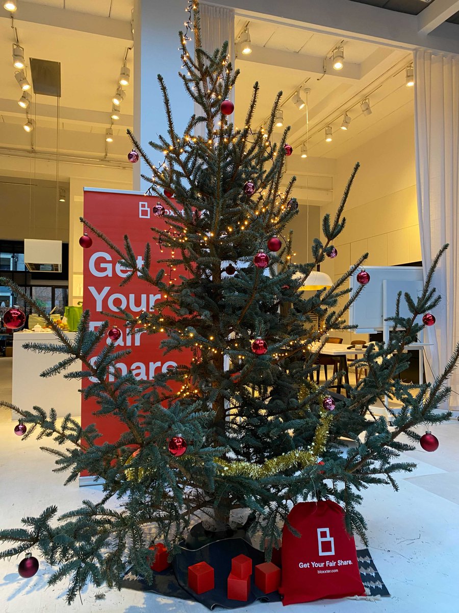 CarstenFetzer's tweet photo. Es weihnachtet sehr... auch im Büro #Bloxxter #Weihnachten #GetYourFairShare https://t.co/HPvLSnTQOE