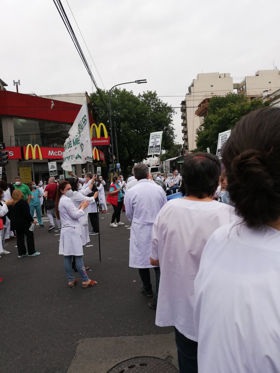 Paro de personal de salud corte en varias zonas hospitales. Si somos esenciales que paguen como tales. <a href="/C5N/">C5N</a> <a href="/todonoticias/">TN - Todo Noticias</a> <a href="/la100fm/">LA 100</a>