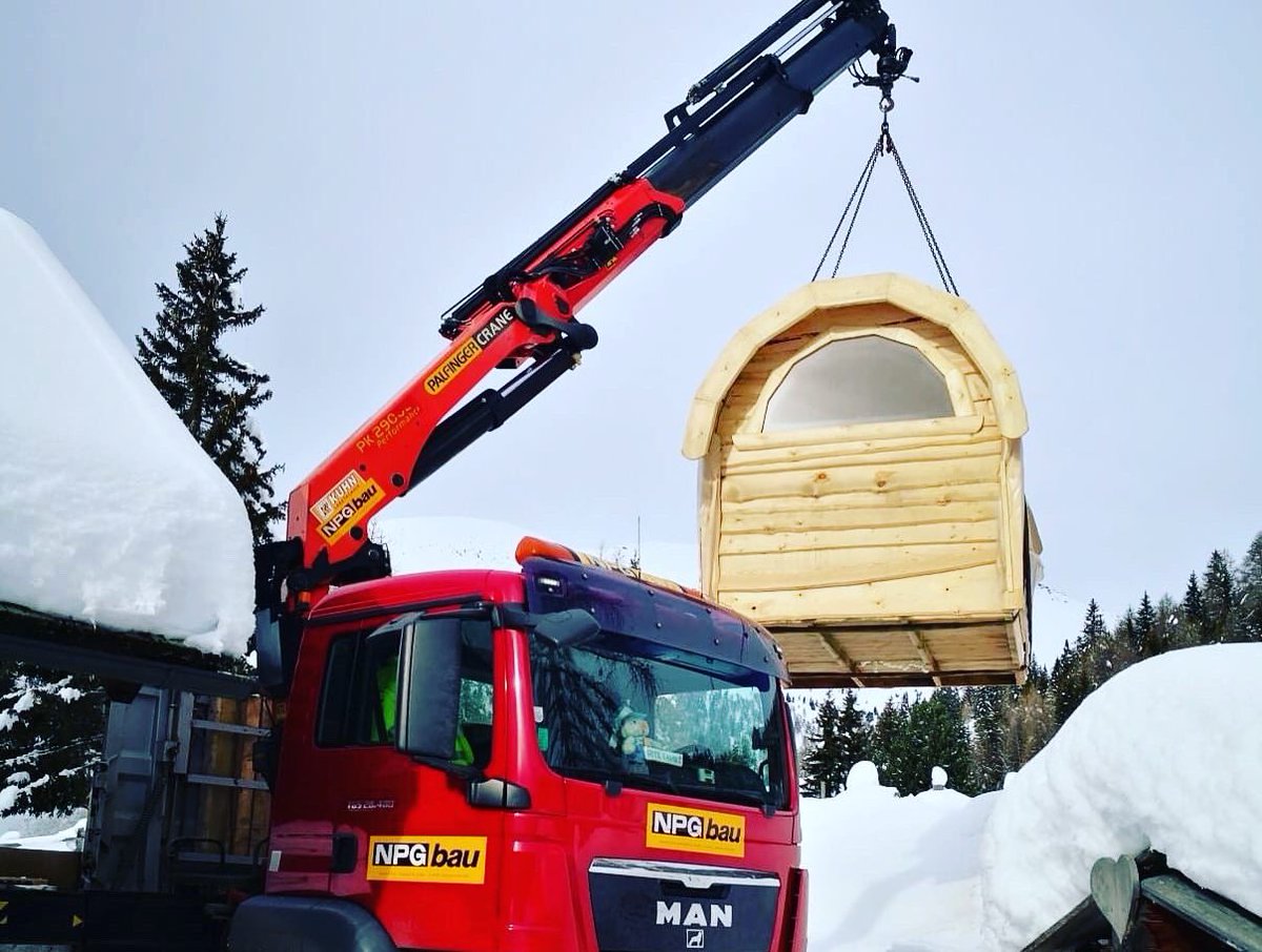 TimberTeamUK's tweet photo. Check out this Sauna being delivered to itโs beautiful surroundings!
#relaxation #saunaday #wellness #relaxing #skin #healthylifestyle #saunalife #spalife #saunatime๐ฅ #health #spa #saunas #outdoorliving #campsites #fishinglake #hobbitsauna #hobbithouse #skiresort #skiing https://t.co/P6F1A3Htxa