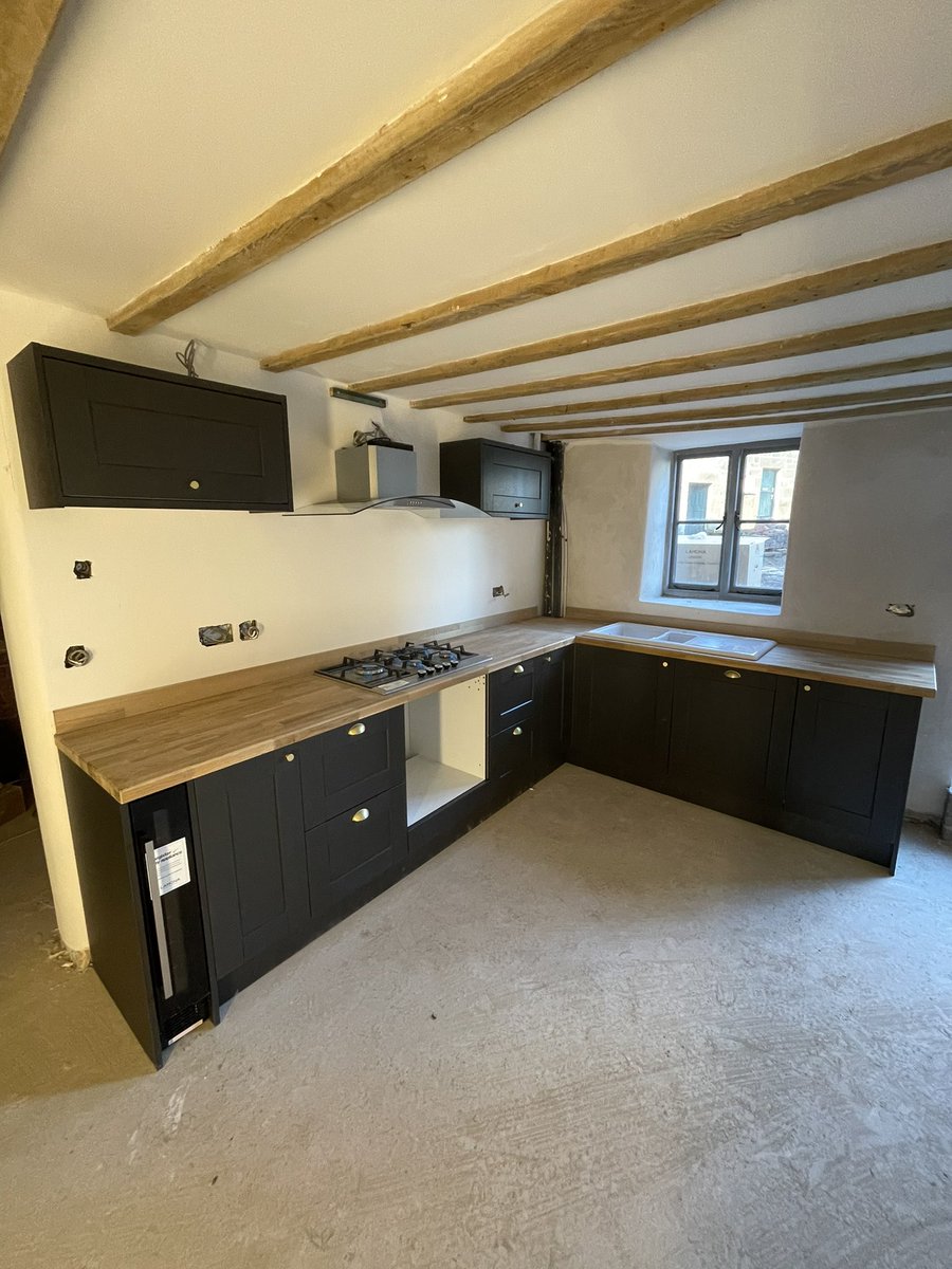JwaBuilding's tweet image. Finished this one off today at @thehighfieldfarmproject new Howdens kitchen and utility all ready for their guys to second fix #oak #howdens #kitchens #derby #kitchen #kitchendesign #interiordesign #home #interior #design #homedecor #kitchendecor #architecture #furniture