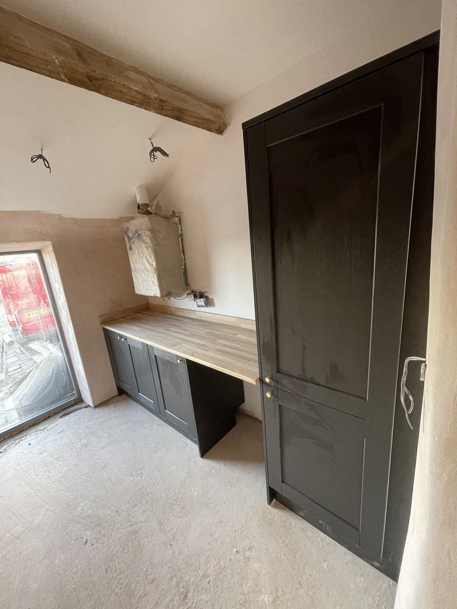JwaBuilding's tweet image. Finished this one off today at @thehighfieldfarmproject new Howdens kitchen and utility all ready for their guys to second fix #oak #howdens #kitchens #derby #kitchen #kitchendesign #interiordesign #home #interior #design #homedecor #kitchendecor #architecture #furniture
