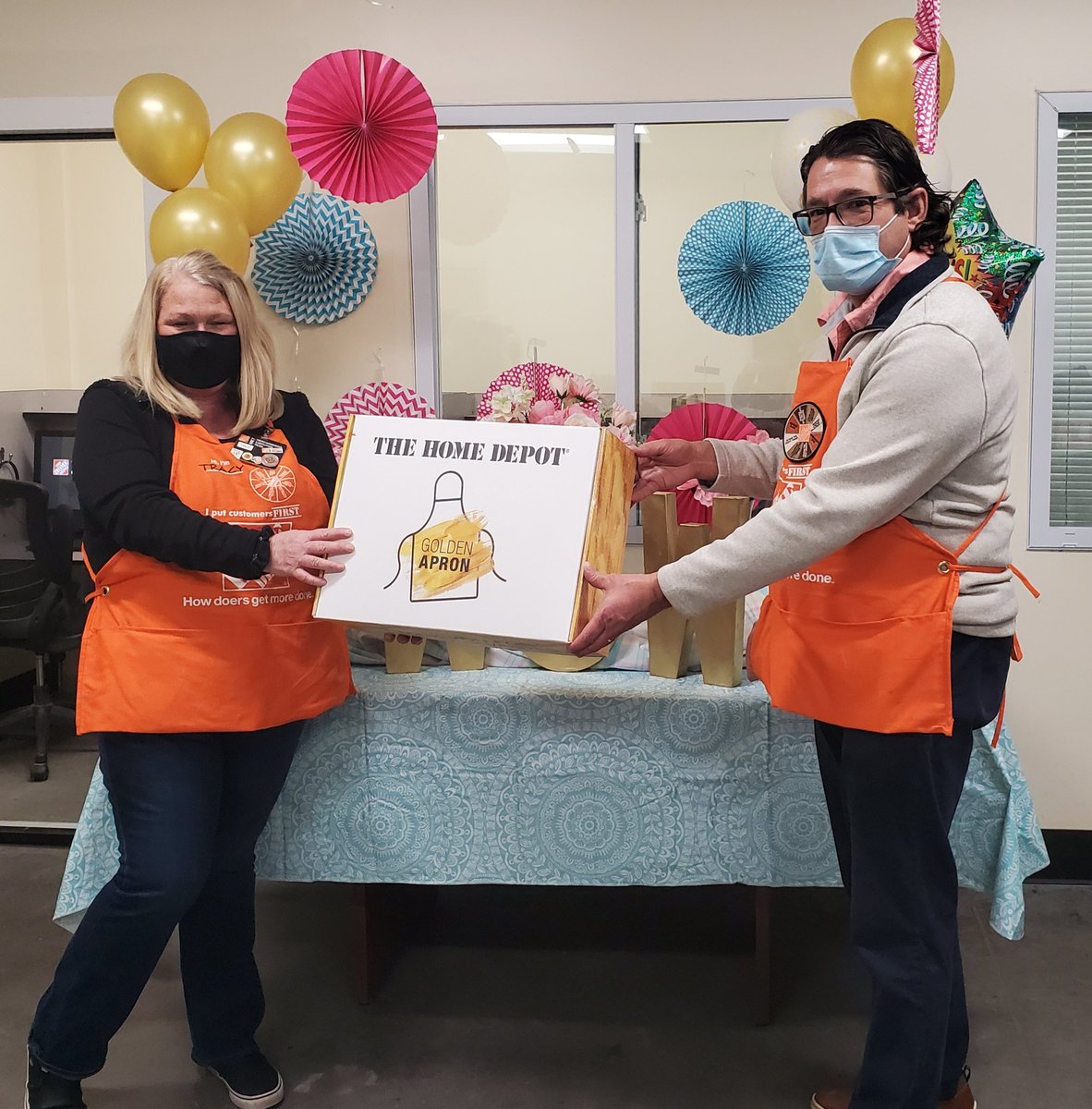 CollazoTara's tweet photo. #HD0149#GoldenApronAward#CongratulationsTraceyWells#LivingOurValues @lgrahamthd
@kale_self @MrBrianRichards @WalterLDavison3 @wellsthd @KMTovey @jhiltonthd https://t.co/YIV7Yayac2