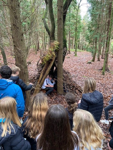 RydeSchool's tweet photo. Yesterday, as part of a Round Square class, a group of senior students headed to Firestone Copse to learn some 'survival skills', where they practiced making shelters. @r0undsquare  #rydeoutdoorlearning #roundsquare #Rydeadventure #adventure https://t.co/f0L2emFCHx