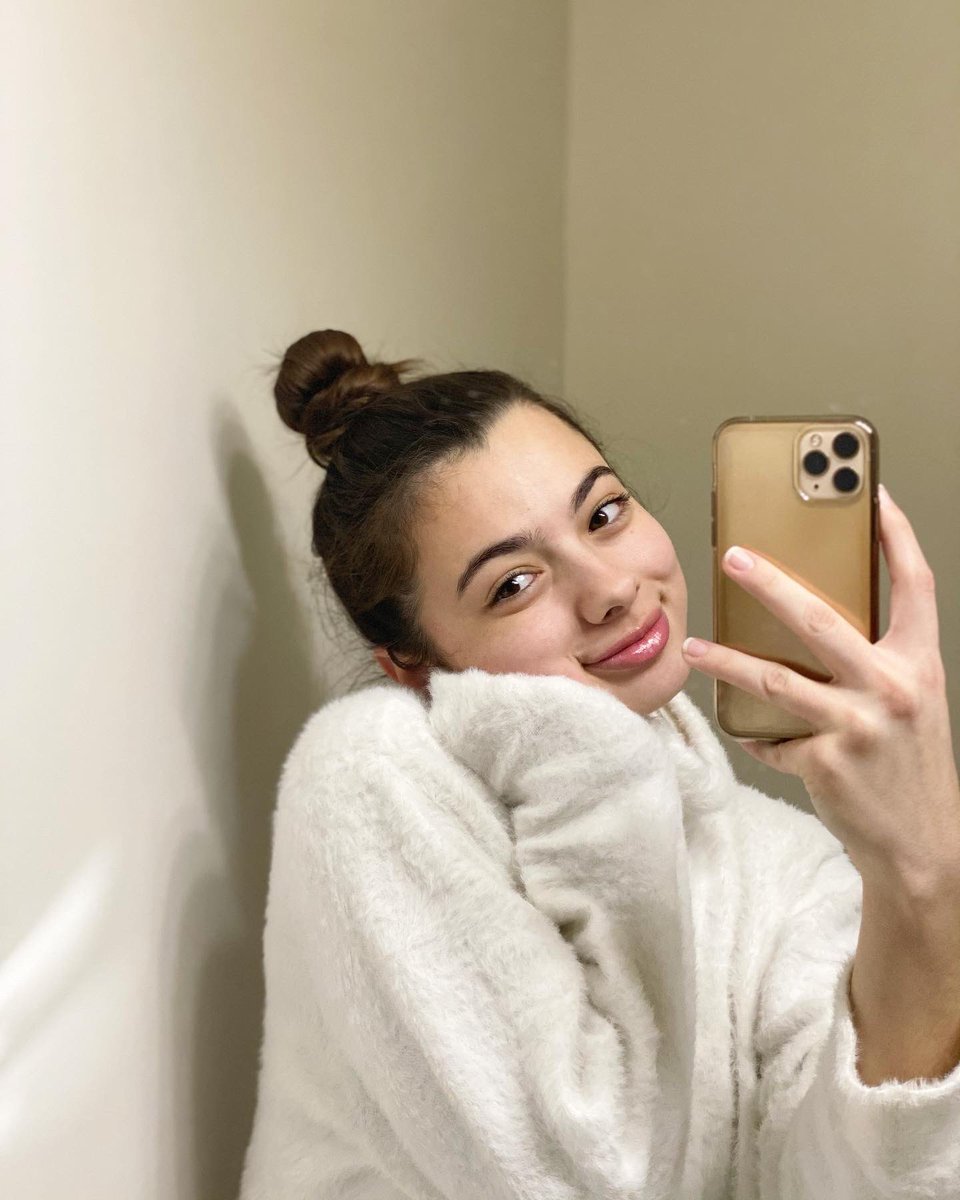 ItsLauraBretan's tweet image. Good morningggg im readyyyyy for finalsssss👼🤍 (hehehe actually no im not, i need my coffee first)  #morningface #stillsleeping 😴
