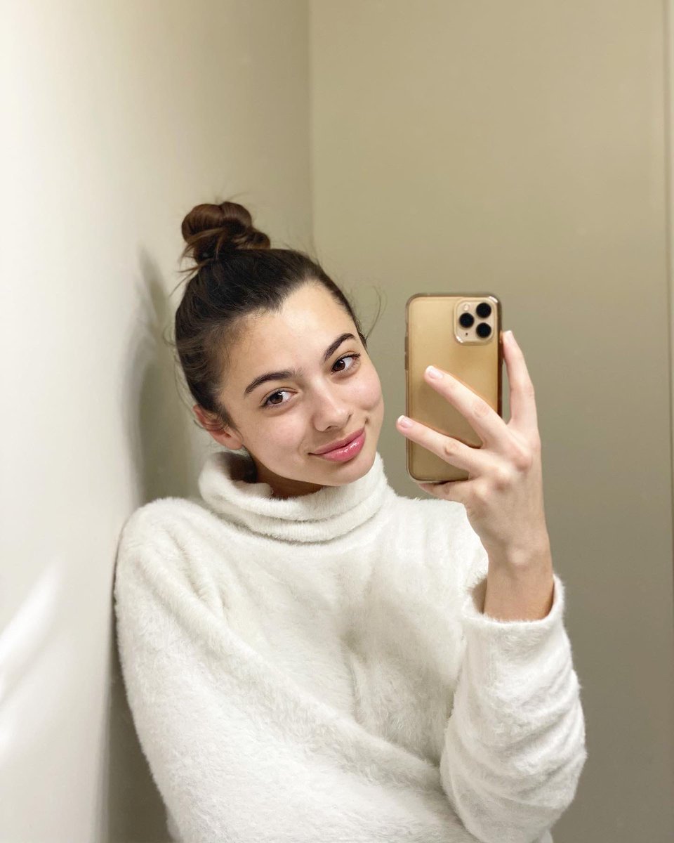 ItsLauraBretan's tweet image. Good morningggg im readyyyyy for finalsssss👼🤍 (hehehe actually no im not, i need my coffee first)  #morningface #stillsleeping 😴