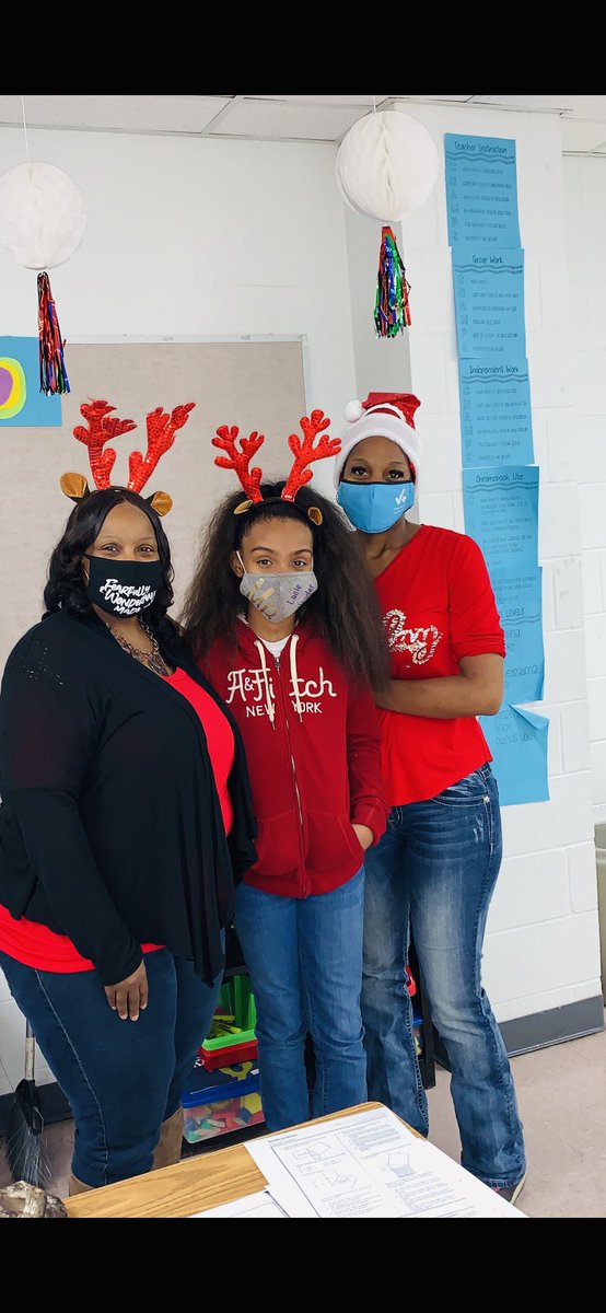 Marlin_Middle's tweet photo. Our December to Remember theme on Monday was “Holiday headwear”; our scholars and teachers represented well!! #kidsdeserveit #CommittedToExecellence ✈️❤️🙏🏽✈️ https://t.co/GhxG1oif2f