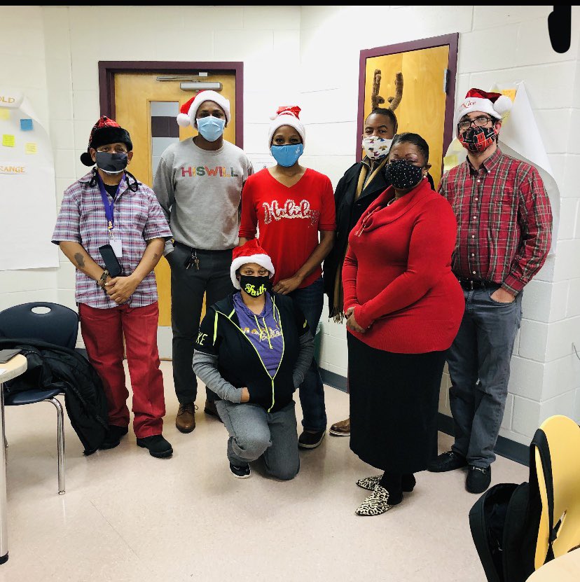 Marlin_Middle's tweet photo. Our December to Remember theme on Monday was “Holiday headwear”; our scholars and teachers represented well!! #kidsdeserveit #CommittedToExecellence ✈️❤️🙏🏽✈️ https://t.co/GhxG1oif2f