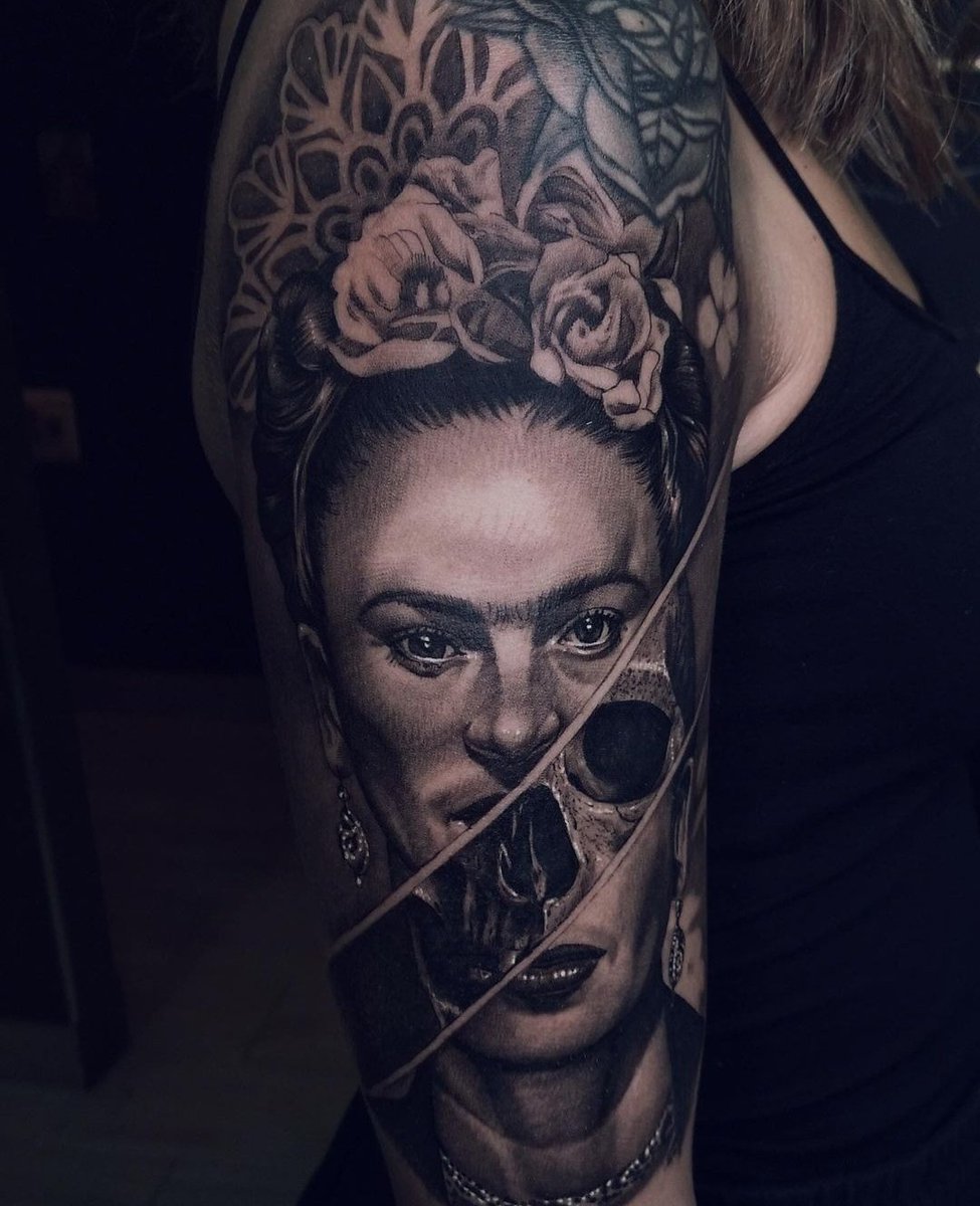 bernardelazaro's tweet photo. 💉💉💉FRIDA💉💉💉 
.
.
.
#tattoo #tattooartist #tattoodesign #tattoos #ink #inktattoo #inkgirl #frida #fridakahlo
https://t.co/tW0rePaPoF https://t.co/WnD98SLu4f