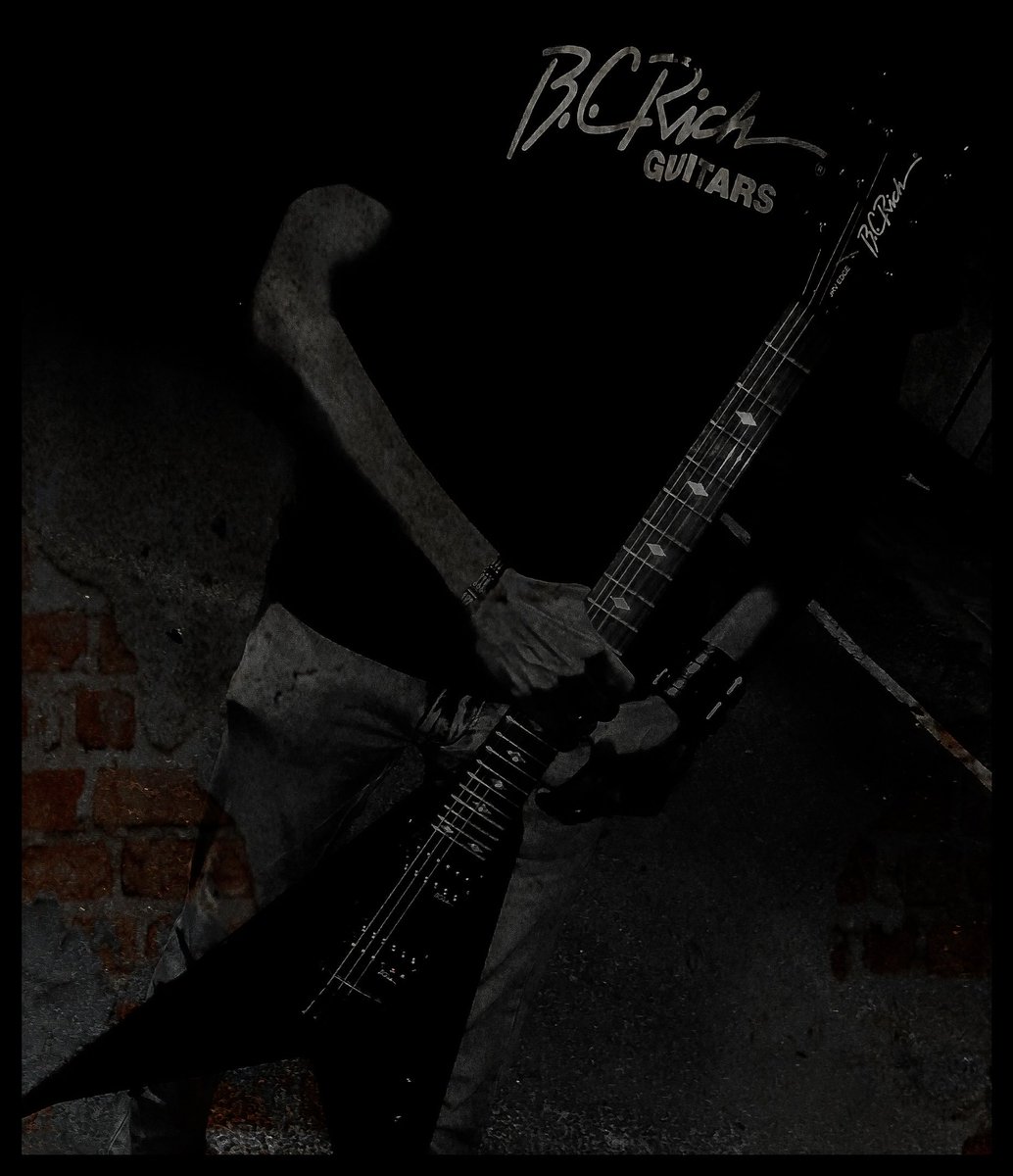 B.C RICH GUITARS : SHAPED TO SHOCK, BUILT TO ROCK

#vintage #vintagephoto #Photoshoot #musician #musica #guitars #guitarshoot