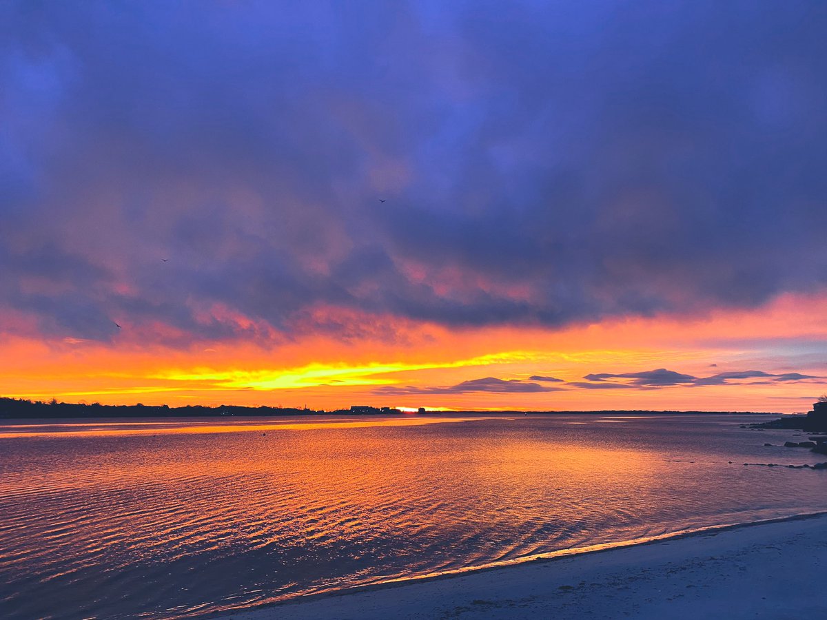 RIMerideth's tweet image. Fun fact: my friend loved to watch the sunrise every morning. He would listen to “Here comes the sun” I’m loving seeing all the tributes. Perhaps in his honor if he touched your life try to catch a sunrise while you listen to his song. #tonyhsieh #SunrisewithTony