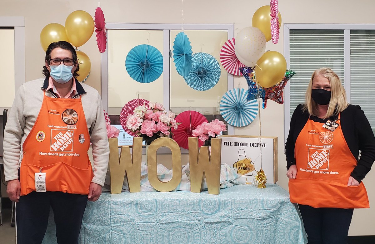 CollazoTara's tweet photo. HD0149#GoldenApronAward#CongratulationsTraceyWells#LivingOurValues 
@lgrahamthd @kale_self @WalterLDavison3 @MrBrianRichards @wellsthd @KMTovey @jhiltonthd https://t.co/GY3Bl6TkHf