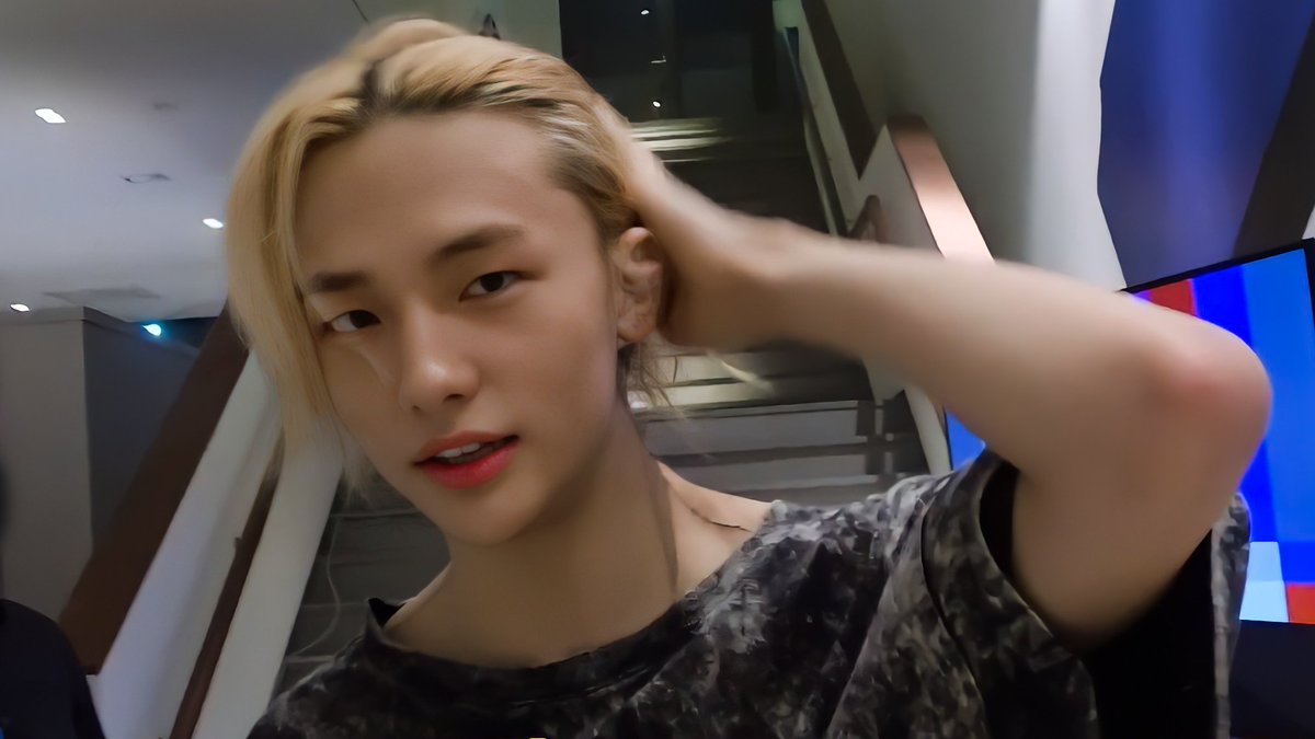 hyunjin pics tweet media